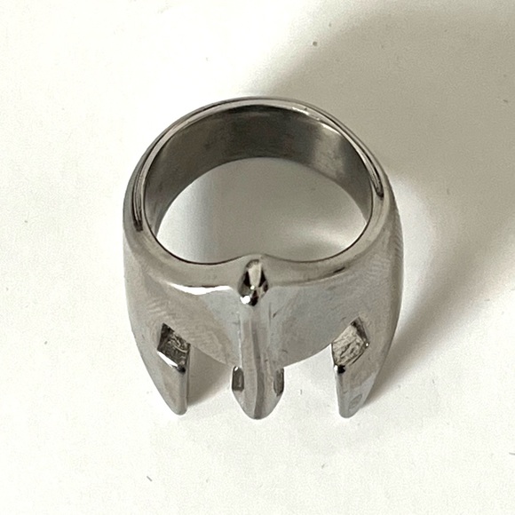 Men's Stunning Stainless Steel Spartan's Helmet Mask Ring - Picture 2 of 10